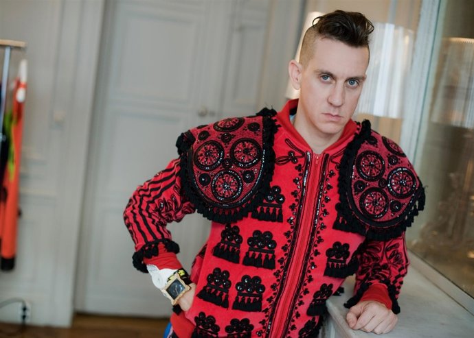 La nueva chaqueta taurina del diseñador Jeremy Scott 