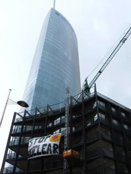 Los ecologistas en la Torre Iberdrola de Bilbao