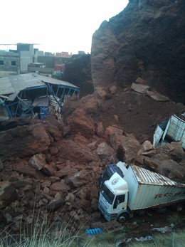 El Consorcio De Bomberos De Tenerife Interviene En El Derrumbe De La Montaña De 