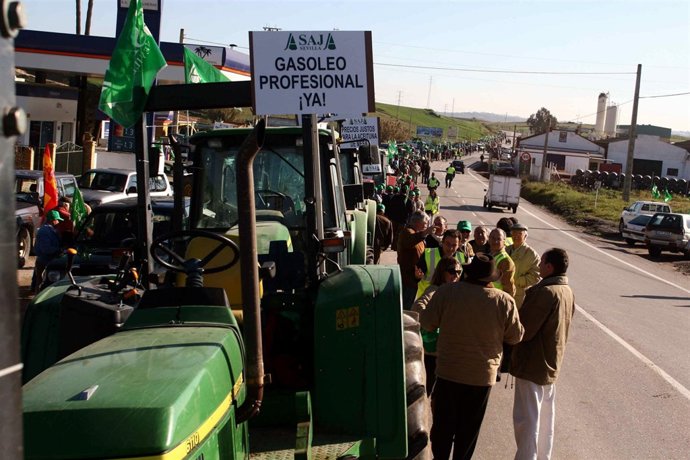 Manifestación de Asaja-A en Huévar del Aljarafe.