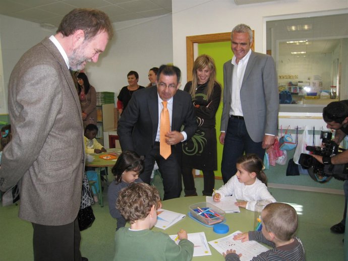 Sotoca visita las aulas