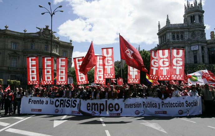 Miles de personas exigen en Madrid soluciones a la crisis