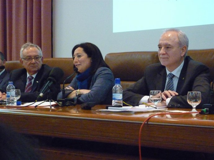 Maritina Hernández junto a responsables de Anecoop