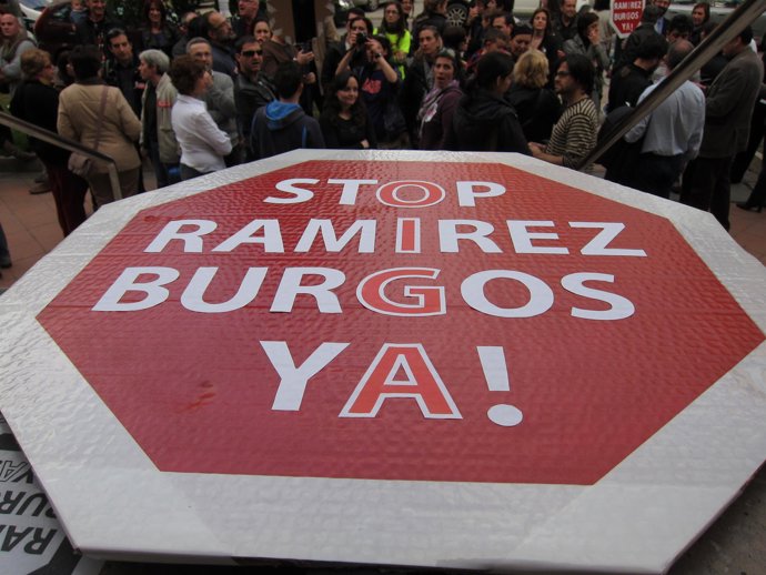 Concentración para pedir el cese del director general de Recursos Humanos de Edu