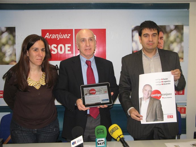 Dionisio presenta la página web 'Contigo Aranjuez'