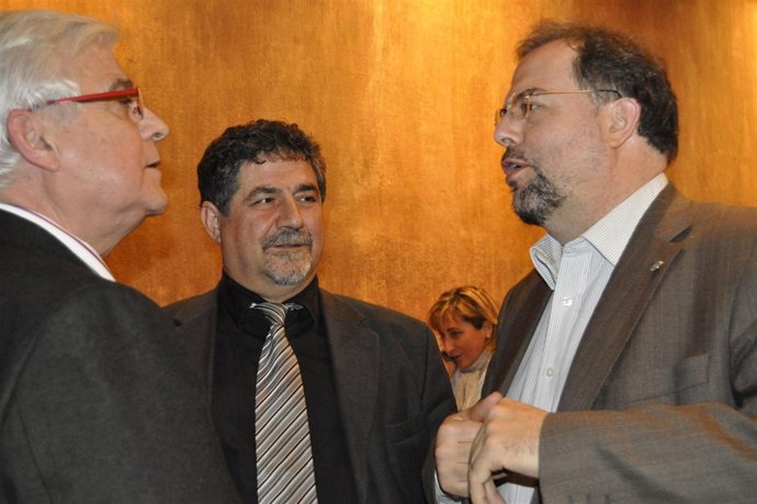 Gonzalo Arguilé, junto a Ramón Laplana y Bizén Fuster