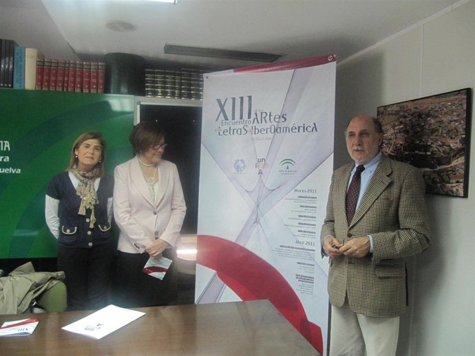 El delegado de Cultura, Juan José Oña, en rueda de prensa.