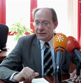 El consejero Díaz Trillo en declaraciones a los medios