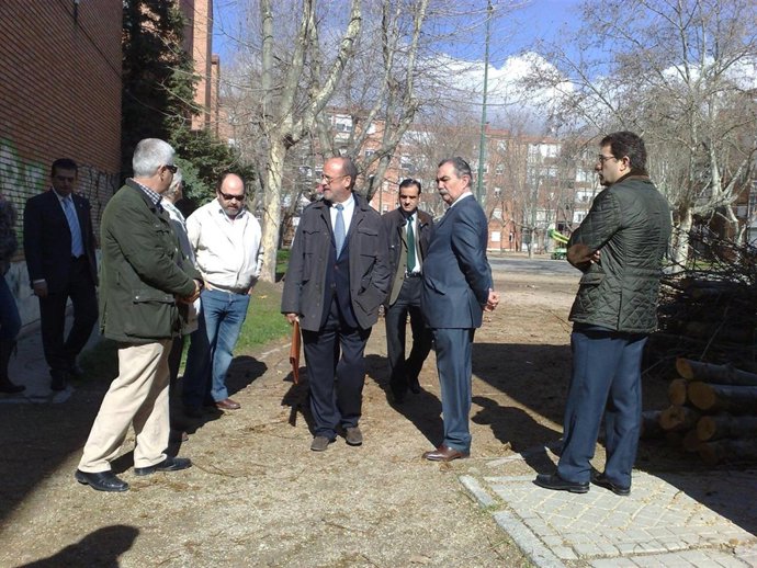 El alcalde de Valladolid, Francisco Javier León de la Riva, visita el ARI de Ron