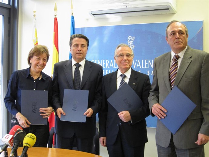 Cervera y presidentes de Colegios de Médicos