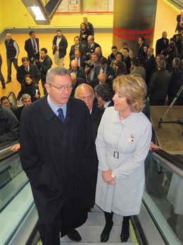 Gallardón, Aguirre y Echeverría durante la inauguración del Metro a Las Rosas