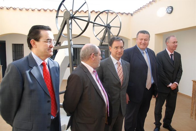 El consejero Joaquín Bascuñana, junto con el alcalde de La Unión, Francisco Bern