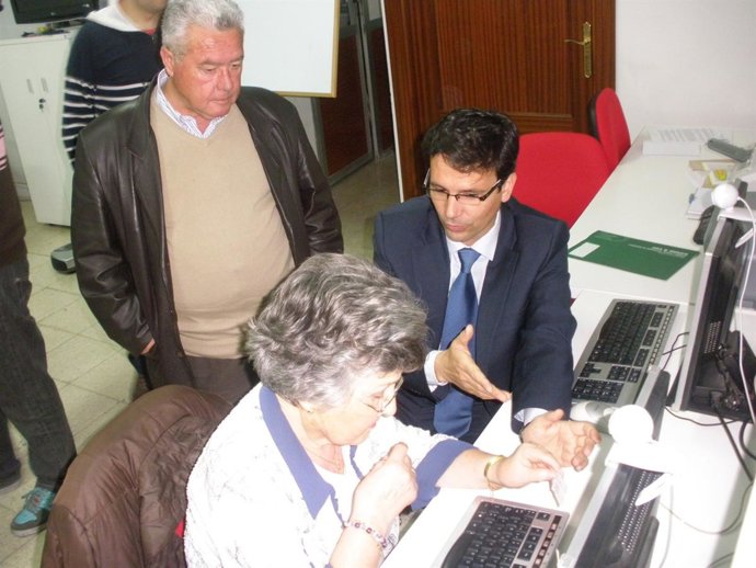 El delegado de Economía, Innovación y Ciencia de la Junta en Granada, Francisco 