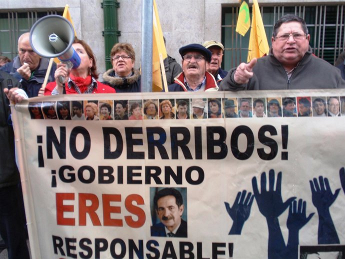 ENTRE LA ESPERANZA Y LA DESCONFIANZA