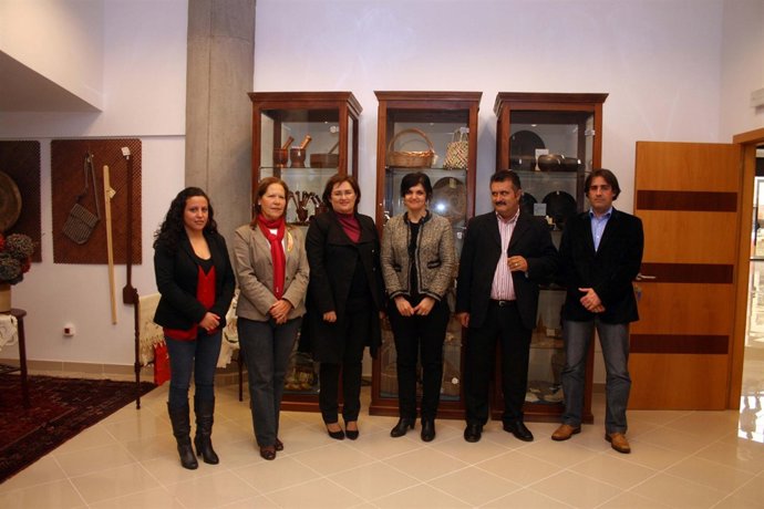 La presidenta insular acudió a la inauguración