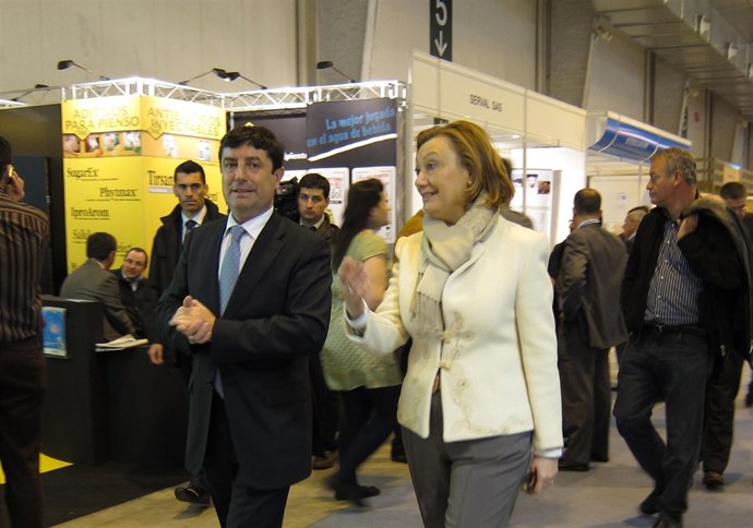 La presidenta del PP-Aragón, Luisa Fernanda Rudi, visita FIMA Ganaera 2011