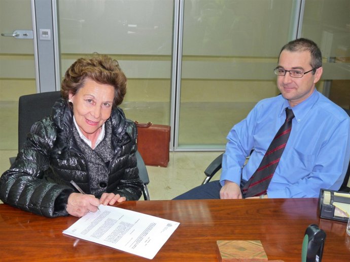 María Teresa Rodríguez, administradora única de Galletas Gullón, junto a José An