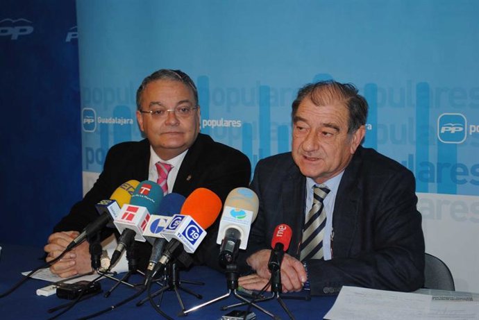 El diputado del PP Porfirio Herrero (d)