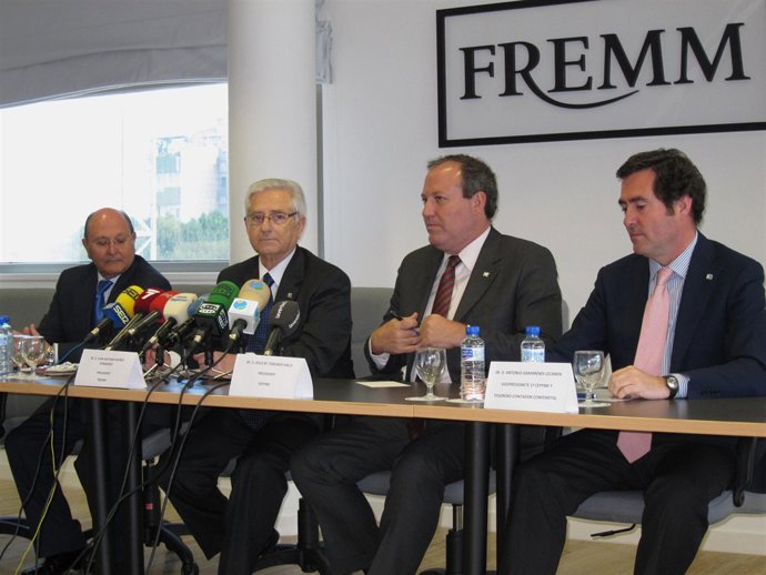 El vicepresidente de Cepyme, Antonio Garamendi (el primero por la derecha)