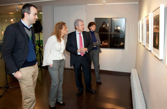 Visita de las autoridades a la muestra de jóvenes artistas riojanos en la Casa d