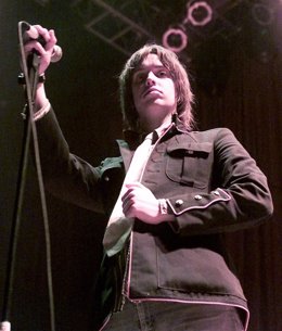 Julian Casablancas cantante de The Strokes en 2002