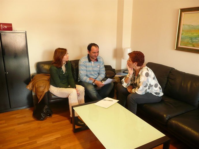 Begoña García con representantes de ASPANPAL (Asociación de Padres de Niños con 