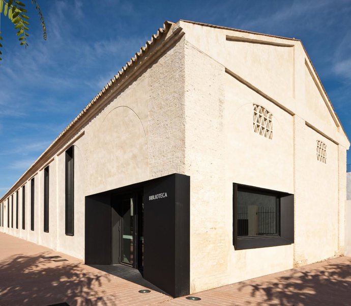 Imagen de la nueva Biblioteca Municipal de Almonte, ubicada en la Ciudad de la C