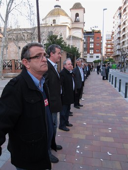 Cadena humana realizada en la sede del Gobierno murciano