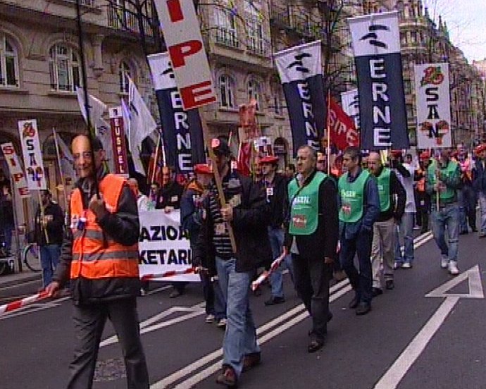 3.000 ertzainas se manifiestan en Bilbao