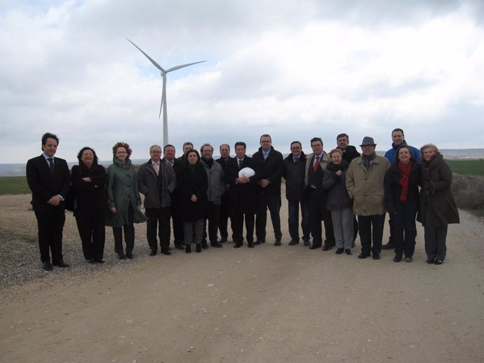 La Comisión de Industria de las Cortes de Aragón visita el parque eólico de I+D 