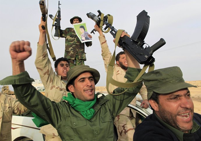 Soldados leales a Gadafi