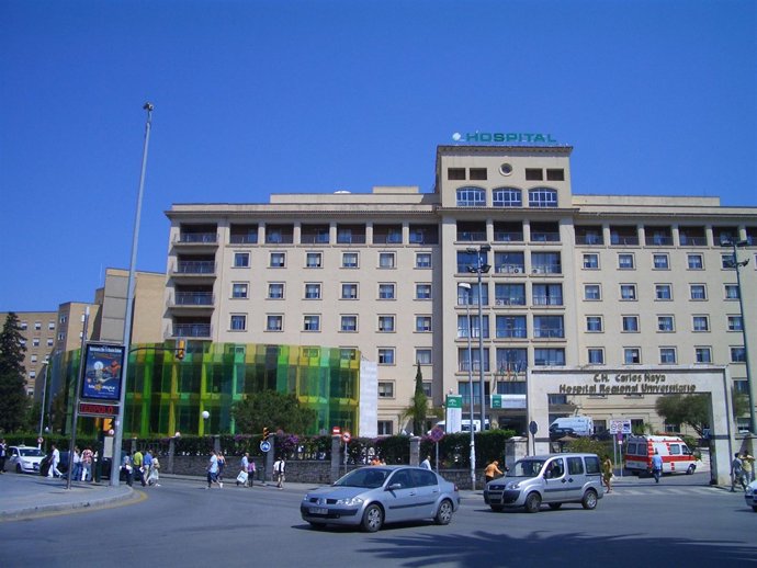 Fachada principal del Hospital Carlos Haya de Málaga