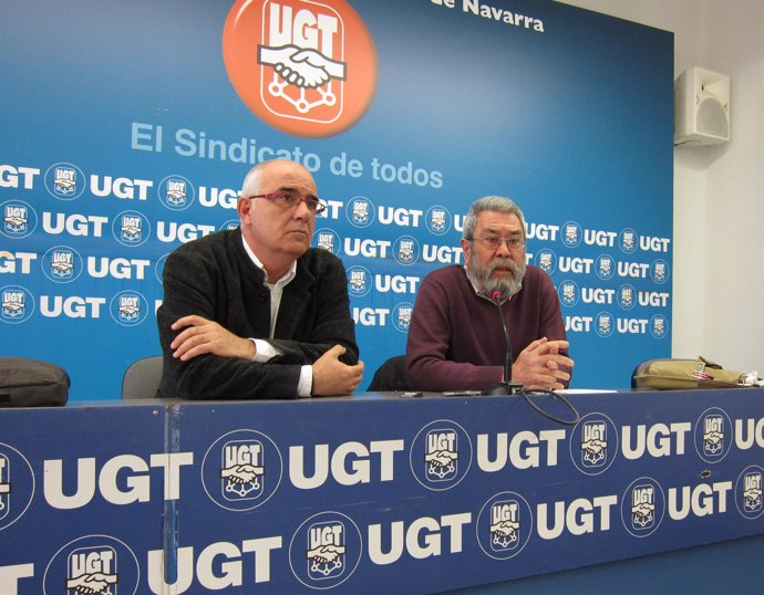 El secretario general de UGT de Navarra, Juan Goyen, y el secretario general de 
