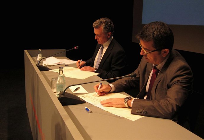 El consejero de Cultura, Paulino Plata, y el director general de la Empresa Públ