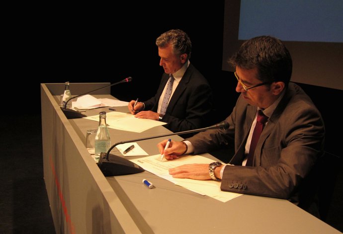 El consejero de Cultura, Paulino Plata, y el director general de la Empresa Públ