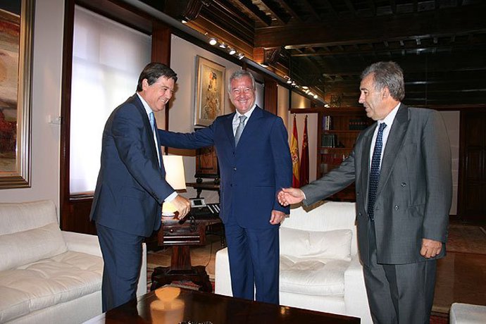 El presidente del Scrats, José Manuel Claver, junto al presidente de Murcia y el