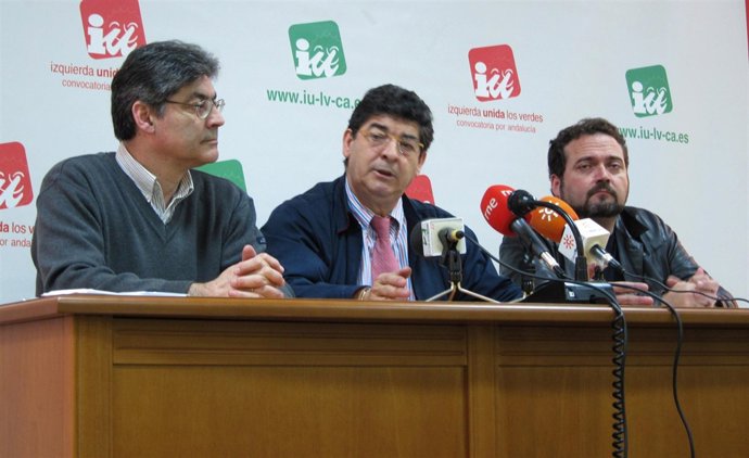 Diego Valderas, José Luis Pérez Tapias y Juan de Dios Villanueva, hoy en rueda d