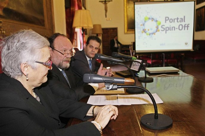 El rector de la Universidad de Granada, Francisco González Lodeiro, en rueda de 