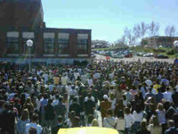 Casi un millar de jóvenes acude a la misa de desagravio en la capilla de Somosaguas
