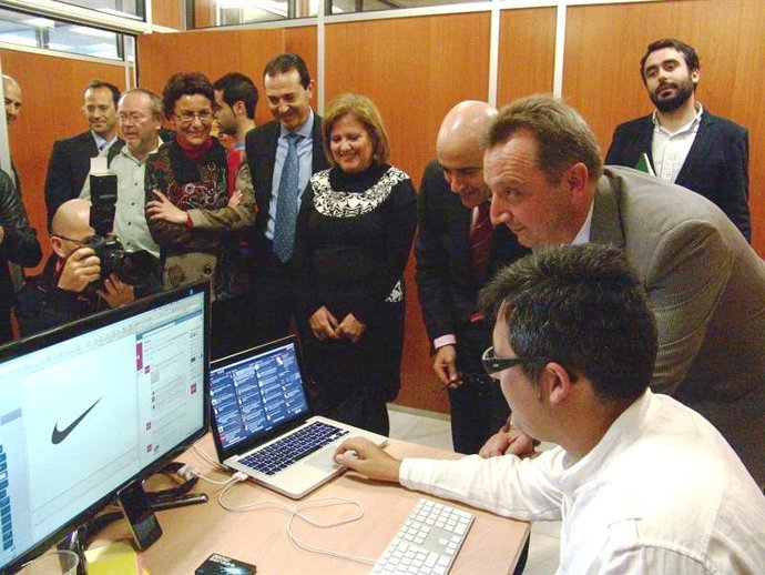 El consejero de Empleo, Manuel Recio, inaugura el CADE situado en la Cámara de C