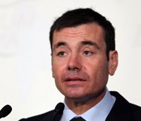 Gómez dice que en este tiempo de "monopolio de poder del PP" queda claro que ven el transporte público como un "negocio"