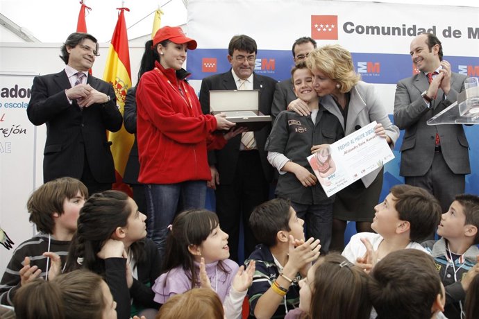 Fotografías De La Presidenta De La Comunidad De Madrid, Esperanza Aguirre, Duran