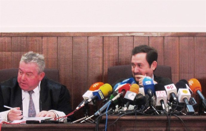 El magistrado Antonio Germán Pontón lee la sentencia por la muerte de Mari Luz