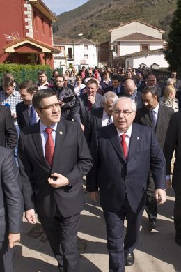 Patxi López y Álvarez Areces, en Tineo (Asturias)
