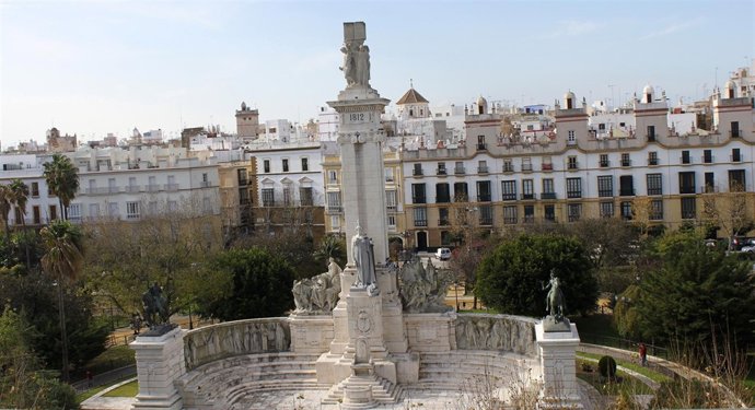 Monumento a la Constitución de 1812 en la plaza España de Cádiz