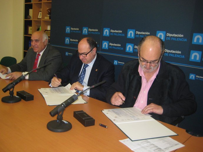 Firma del convenio entre la Diputación de Palencia y la Cámara Agraria.