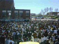 Casi un millar de jóvenes acude a la misa de desagravio en la capilla de Somosaguas