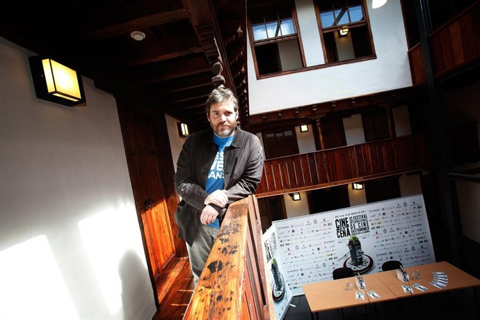 Jorge Coira logra el premio Aguere al Mejor Largometraje por 18 comidas