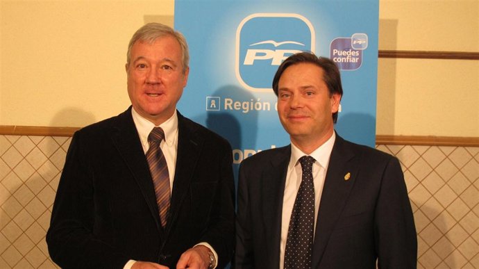 El presidente de la Comunidad, Ramón Luis Valcárcel, junto al candidato a la Alc