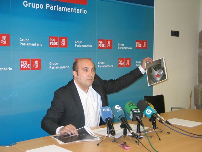 Lage Tuñas denuncia uso coches de la Xunta